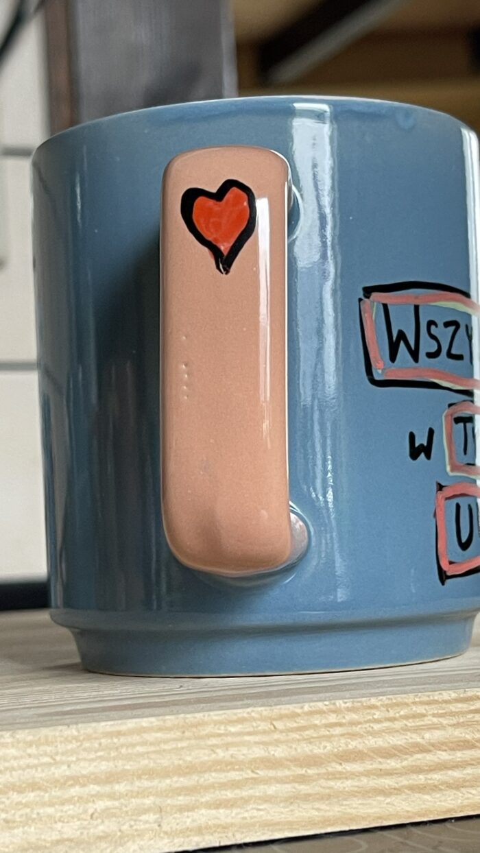 kubek z postacią kobiety