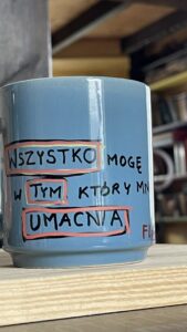 kubek z cytatem biblijnym