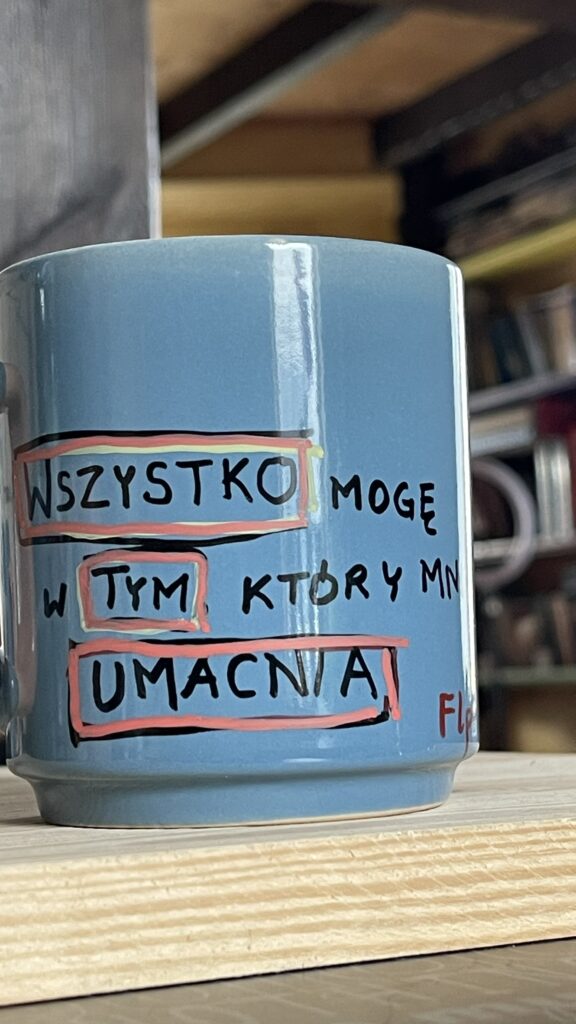 kubek z cytatem biblijnym